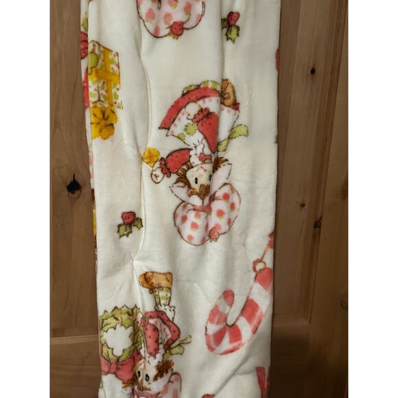 Strawberry Shortcake Christmas Plush Throw 50"x60" NWT - Picture 2 of 3